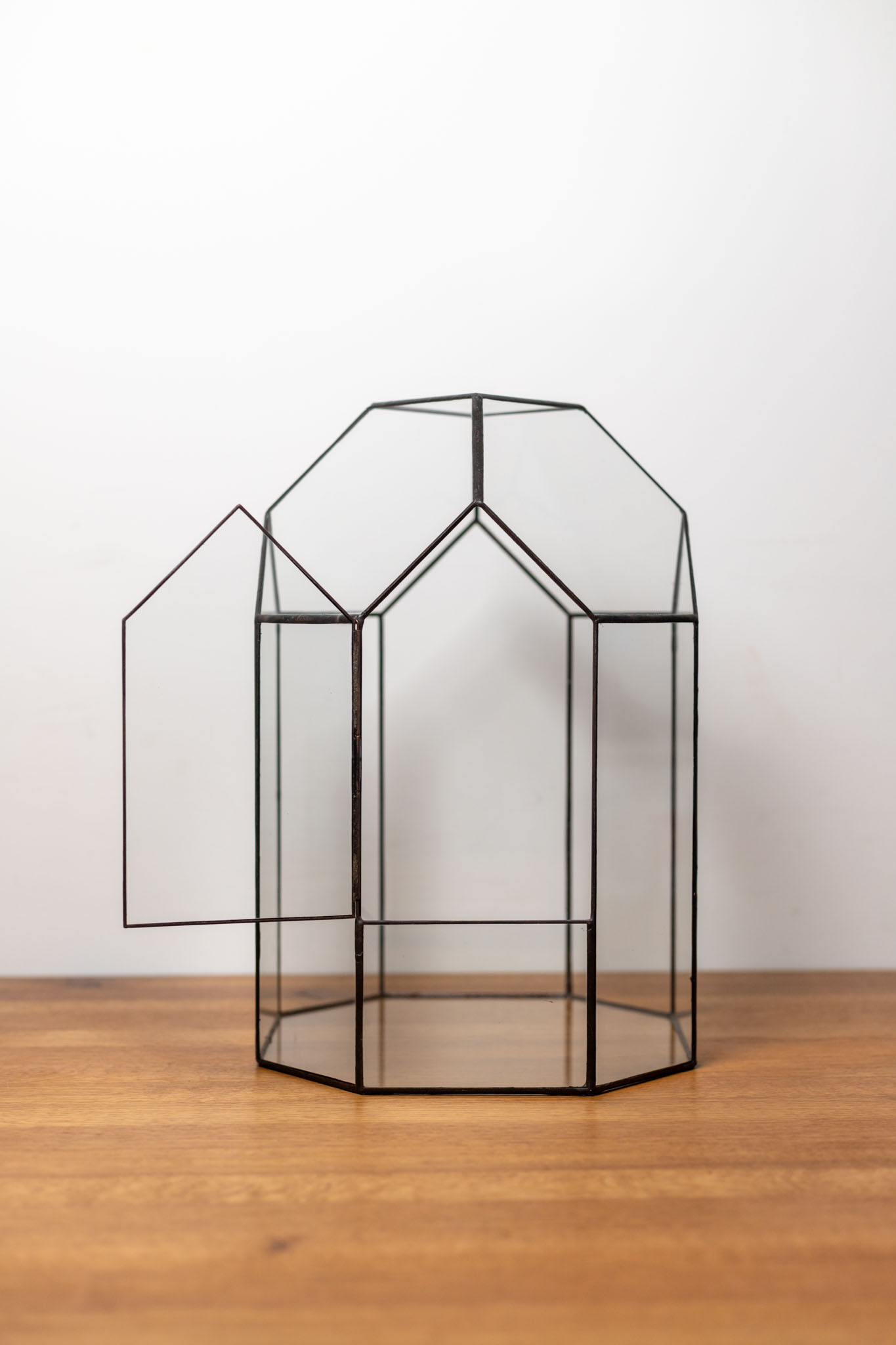 Glass Container BEEHIVE – handmade Tiffany-style glass decoration, front view